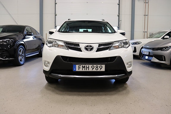 Toyota RAV4 3 of 24