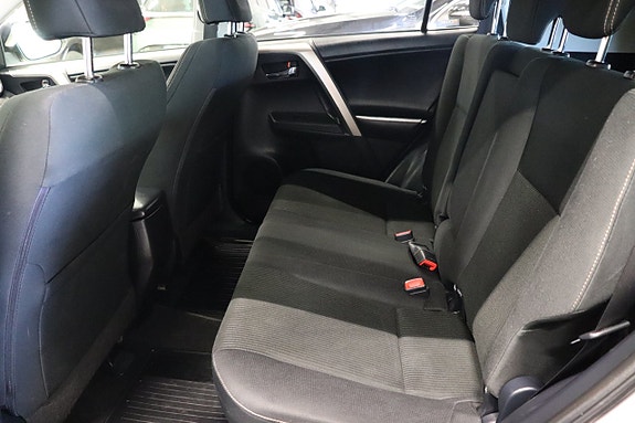 Toyota RAV4 11 of 24