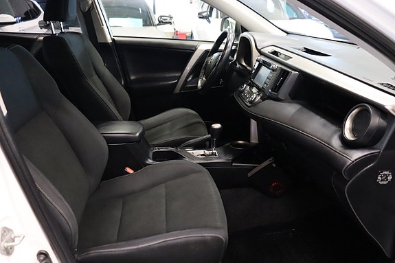 Toyota RAV4 10 of 24
