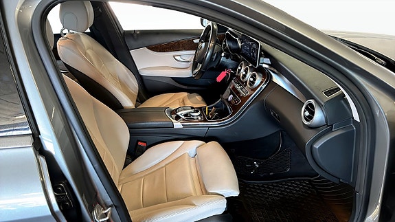 Mercedes-Benz C250 3 of 19