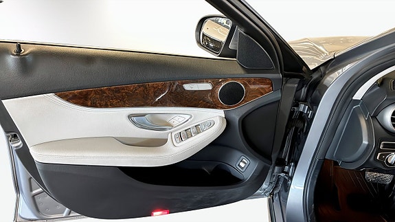 Mercedes-Benz C250 11 of 19