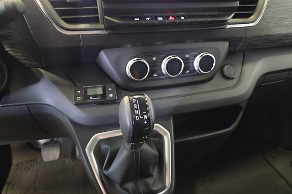 Renault Trafic 12 of 12