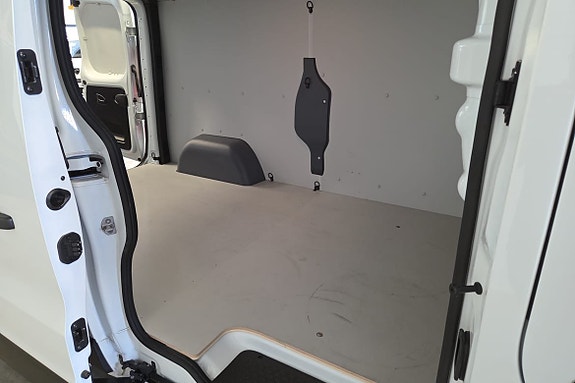 Renault Trafic 9 of 12