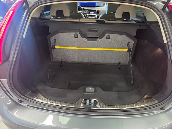 Volvo V60 Cross Country 8 of 26