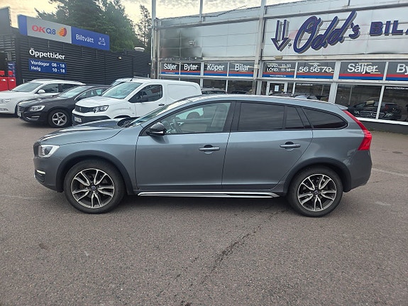 Volvo V60 Cross Country 3 of 4