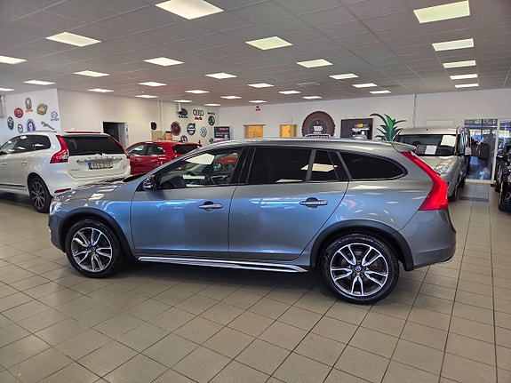 Volvo V60 Cross Country 3 of 26