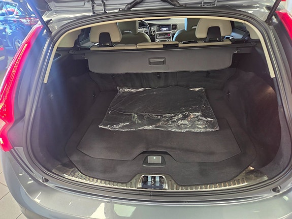 Volvo V60 Cross Country 7 of 26