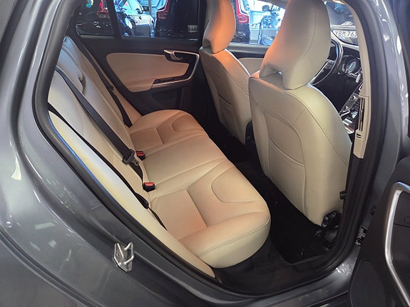 Volvo V60 Cross Country 12 of 26
