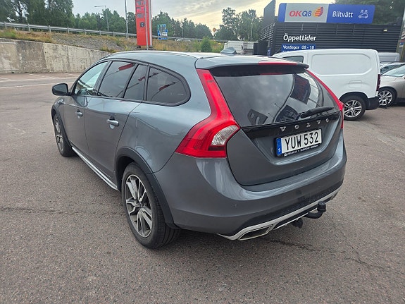 Volvo V60 Cross Country 4 of 4