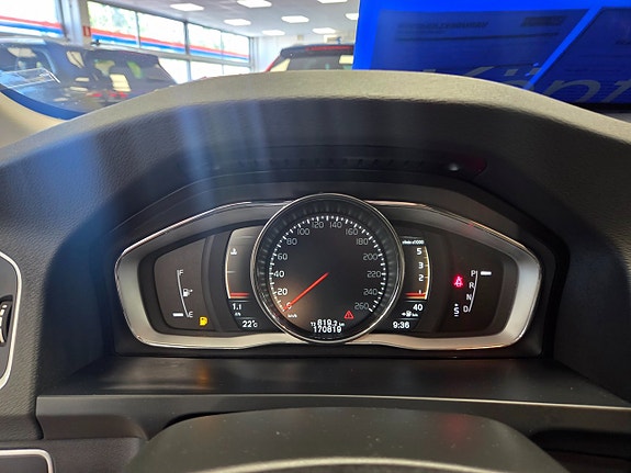 Volvo V60 Cross Country 19 of 26