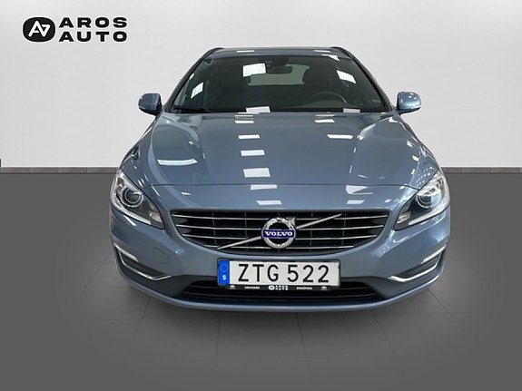 Volvo V60 2 of 5