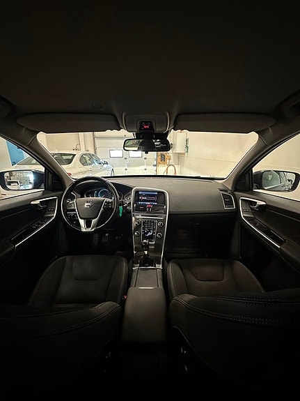 Volvo XC60 9 of 17