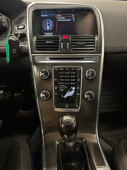 Volvo XC60 12 of 17
