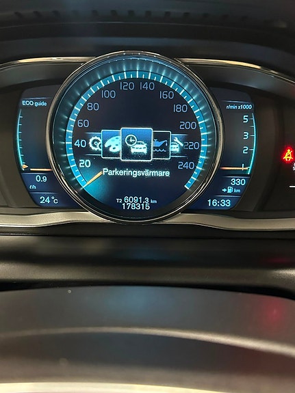 Volvo XC60 11 of 17