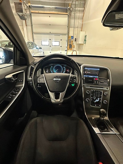 Volvo XC60 16 of 17