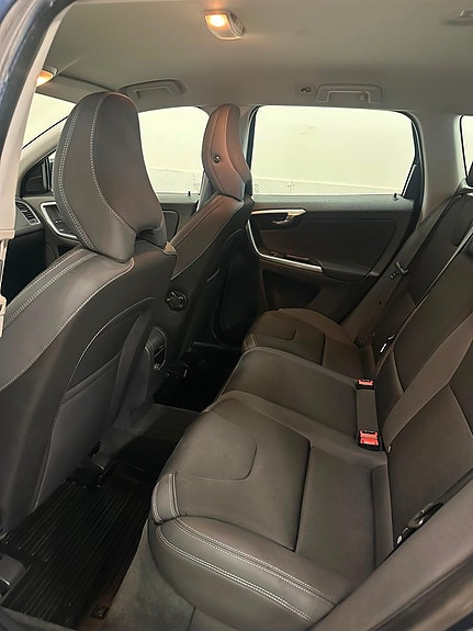 Volvo XC60 14 of 17