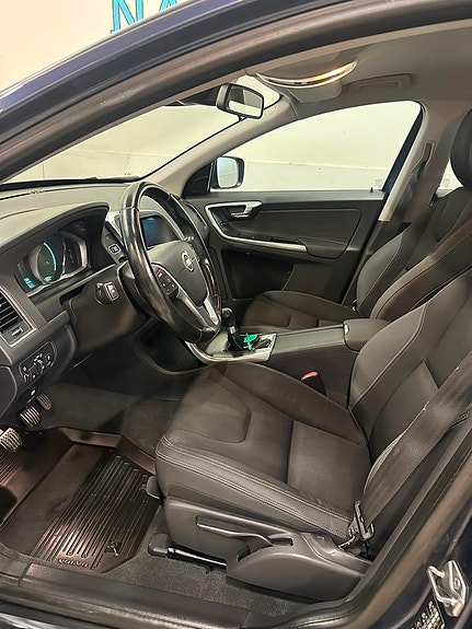 Volvo XC60 13 of 17