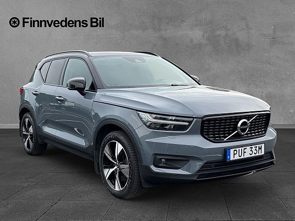 Volvo XC40 2 of 5