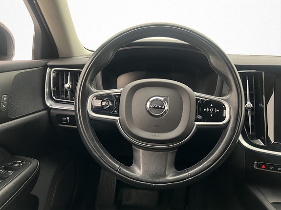 Volvo V60 13 of 30
