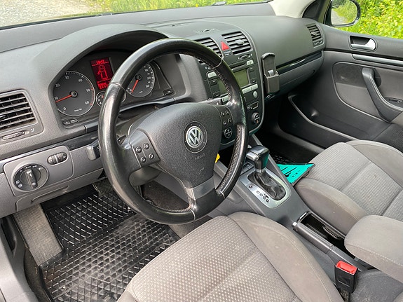 Volkswagen Golf V 3 of 3