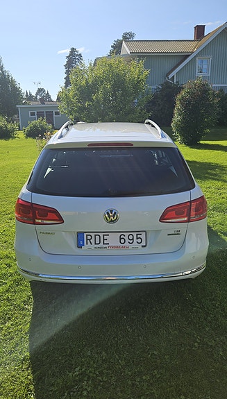 Volkswagen Passat 2 of 5