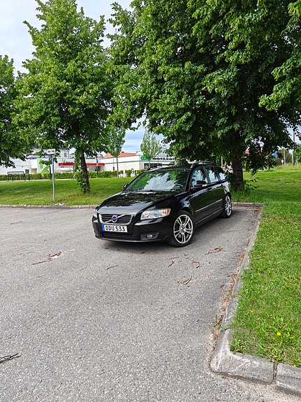 Volvo V50 2 of 9