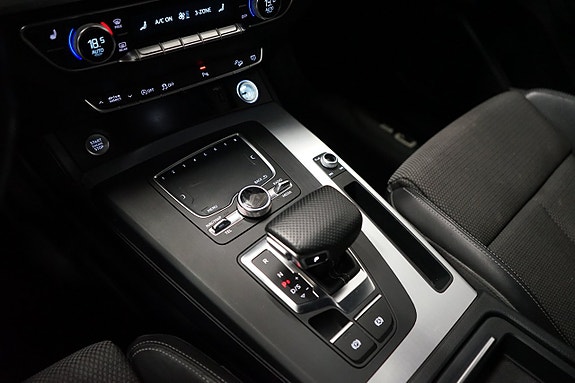 Audi Q5 10 of 16
