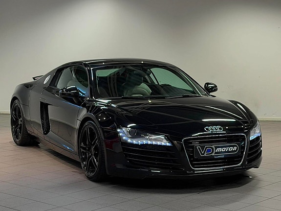 Audi R8 3 of 5