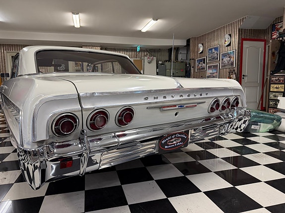 Chevrolet Impala 2 of 5