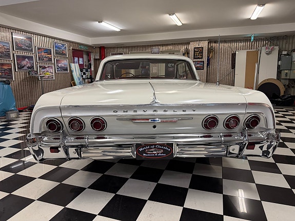 Chevrolet Impala 3 of 5