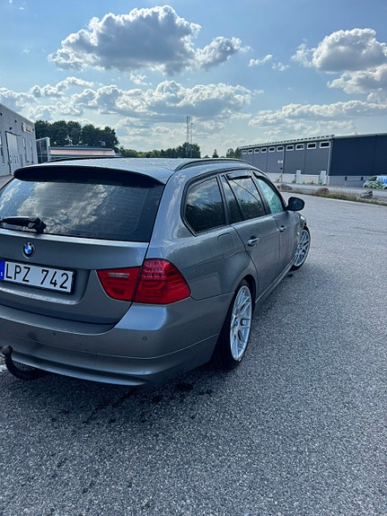 BMW 318d 4 of 20