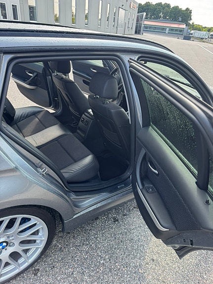 BMW 318d 14 of 20