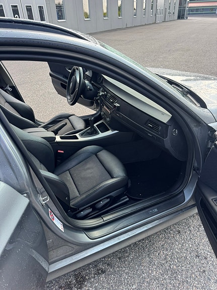 BMW 318d 13 of 20