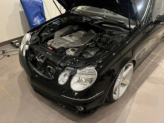 Mercedes-Benz E63 4 of 5
