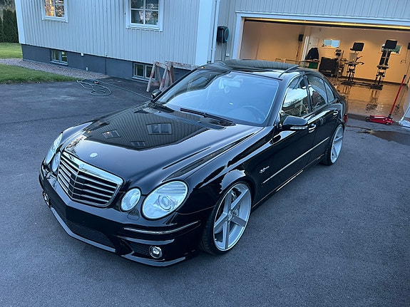 Mercedes-Benz E63 3 of 5