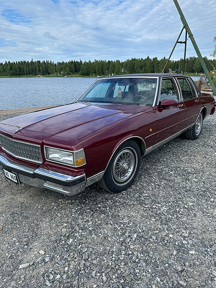 Chevrolet Caprice 2 of 5