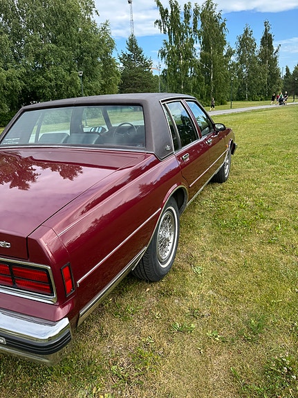 Chevrolet Caprice 4 of 5