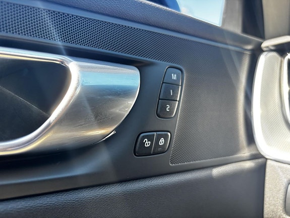 Volvo XC60 19 of 22