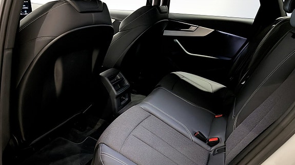 Audi A4 11 of 22