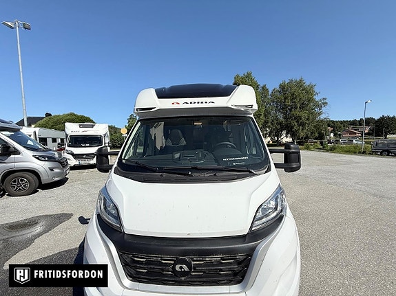 Adria Coral 670 SC *Queenbed* 1700 mil 3 of 19