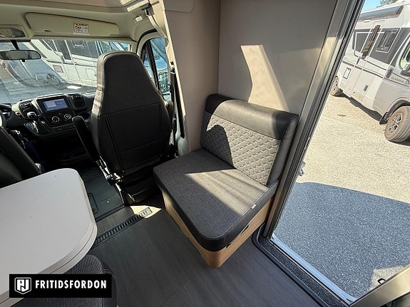 Adria Coral 670 SC *Queenbed* 1700 mil 17 of 19