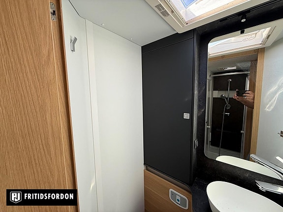 Adria Coral 670 SC *Queenbed* 1700 mil 11 of 19