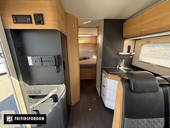Adria Coral 670 SC *Queenbed* 1700 mil 5 of 19