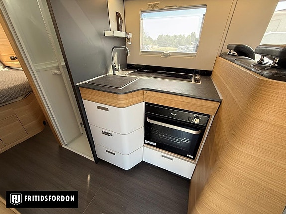 Adria Coral 670 SC *Queenbed* 1700 mil 6 of 19