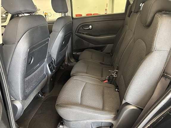 Kia Carens 6 of 10