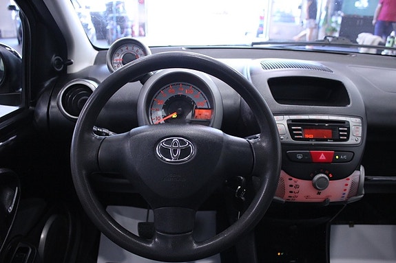 Toyota Aygo 11 of 24