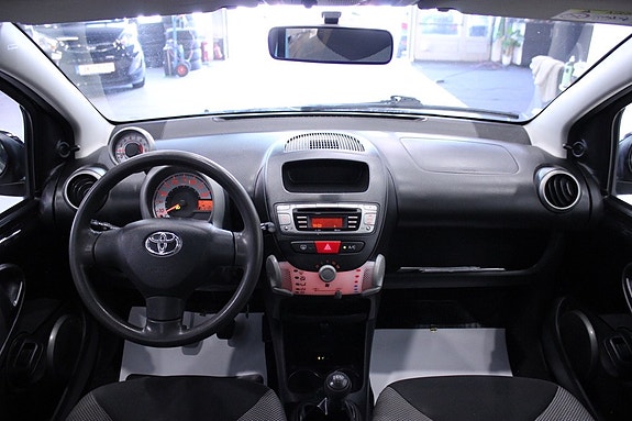 Toyota Aygo 12 of 24