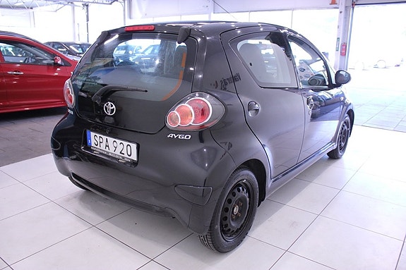 Toyota Aygo 7 of 24