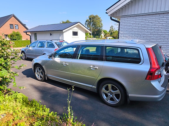 Volvo V70 3 of 5