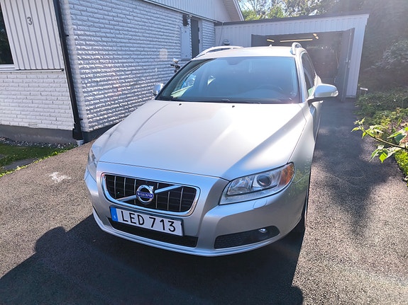 Volvo V70 4 of 5